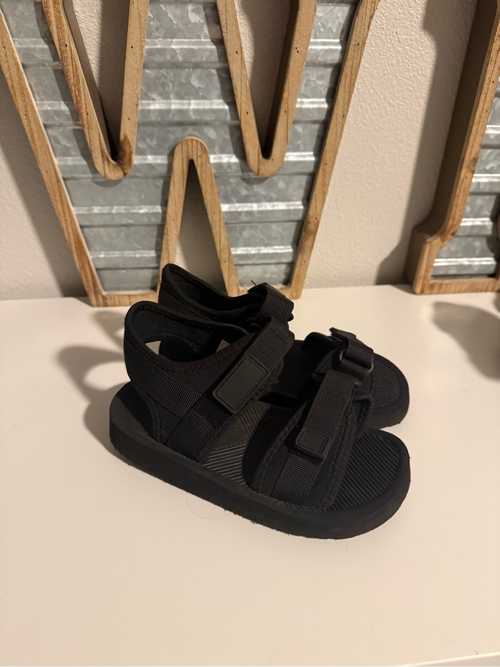 Kids Black Quick Dry Adjustable Hook-and-Loop Sport Sandals